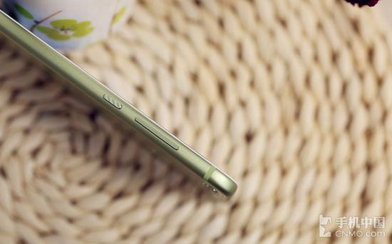 HUAWEI nova 2 Plus机身厚度仅6.9mm