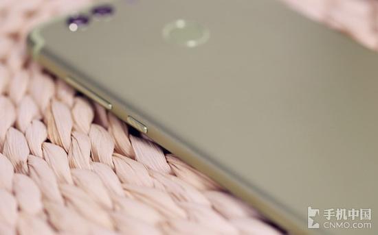 HUAWEI nova 2 Plus电源键