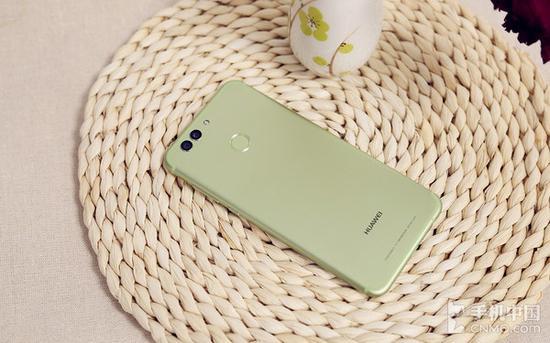 HUAWEI nova 2 Plus背面