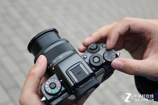 佳能EOS M5具有出色的操控性