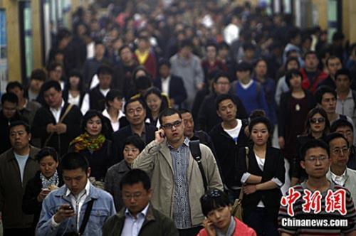 资料图片:截止2016年,中国大陆总人口为13亿8271万人。
