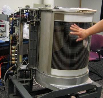IBM 350,内含50个盘片,总容量为5MB。