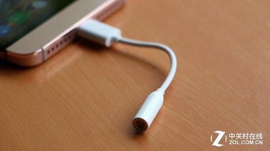 取消3.5mm接口后需要转接线才能使用传统耳机