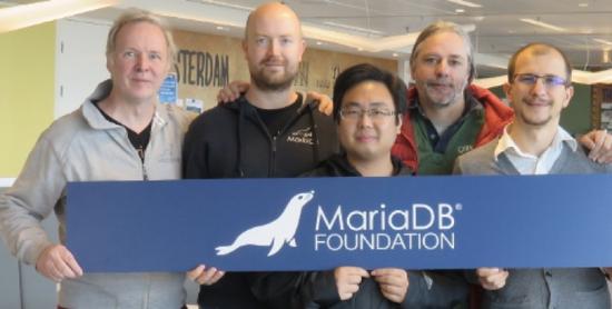 图7 MySQL创始人Monty(左一)和MariaDB Foundation