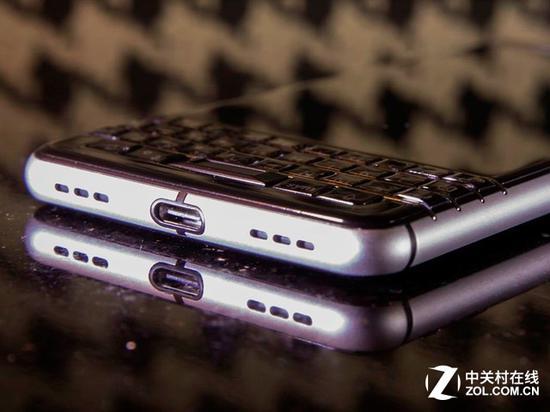 黑莓 KEYone USB接口