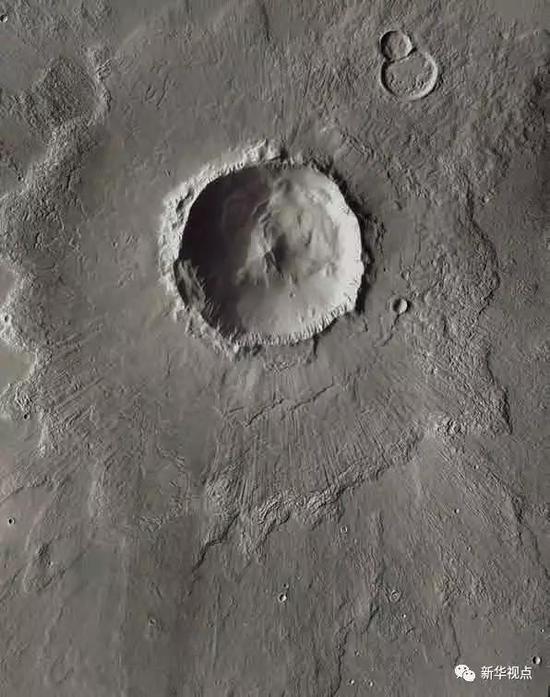 火星上的一个直径为20.8km的撞击坑(选自欧阳自远主编的《火星科学概论》)