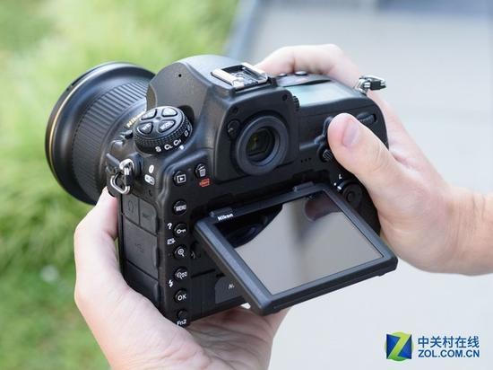 D850的屏幕支持翻转触控操作