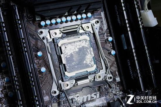 可以使用入门级X99 主板是E5 低成本优势