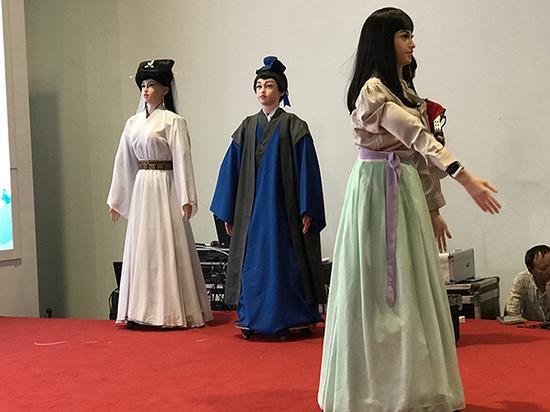 “白娘子”、“许仙”和“小青”。