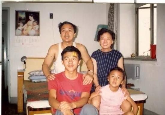 上世纪80年代,柳传志全家福