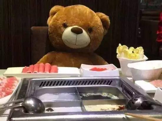 图:一个人去吃海底捞会有“伴侣”