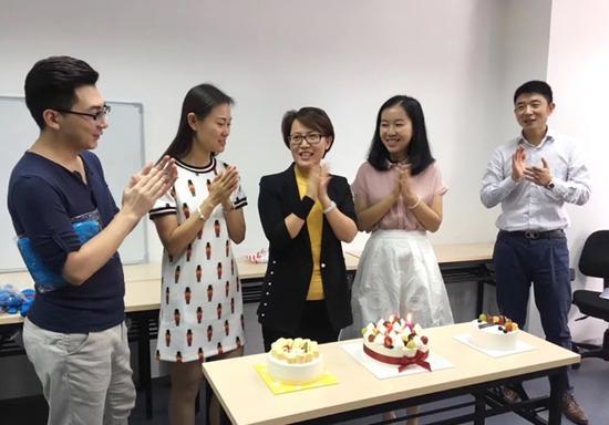 图:公司一位同事入职十周年纪念日