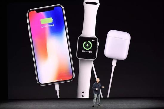 首次亮相的iPhone X。@视觉中国