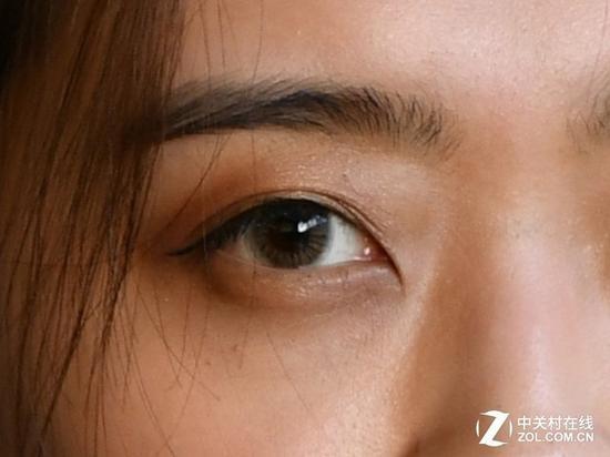 ISO 200,f/1.4光圈人像100%截图