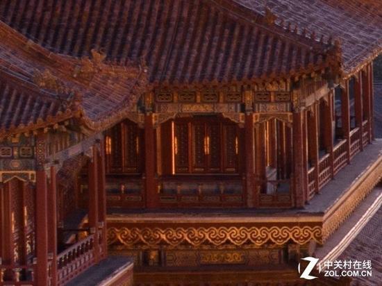 实际拍摄环境中提亮测试,提亮后暗部细节100%截图
