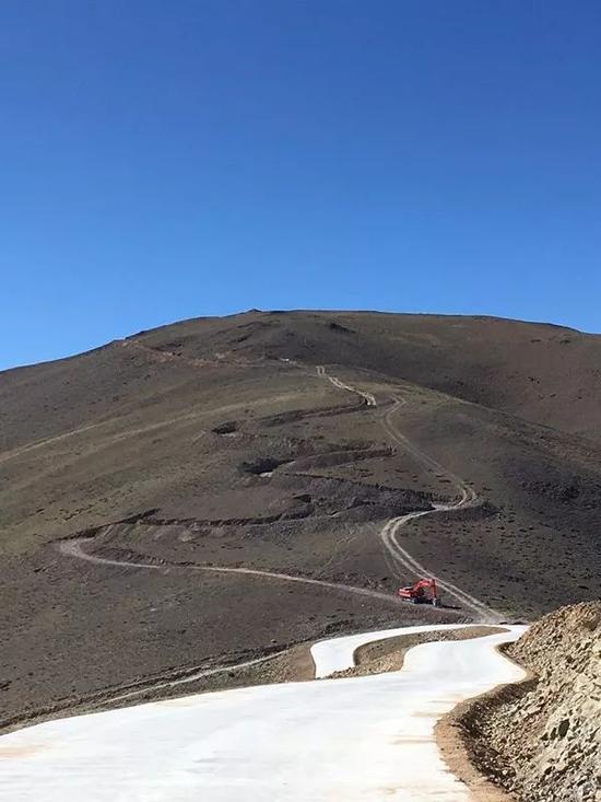 阿里原初引力波探测实验项目修路现场