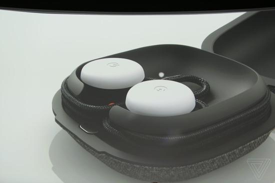 Google Pixel Buds(图片引自The Verge)