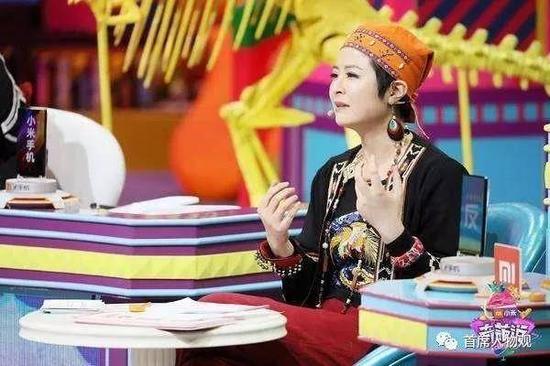 图:张泉灵参加《奇葩说》录制