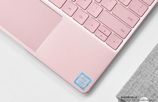 MateBook X搭载了第七代酷睿处理器