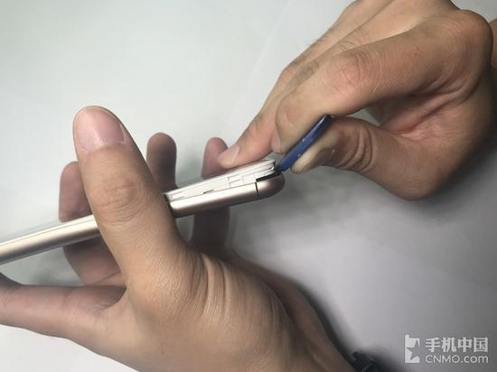 采用了卡扣式设计