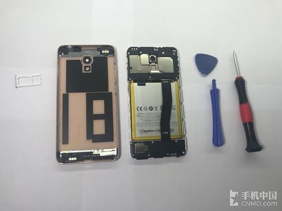 魅蓝6后壳拆解完成