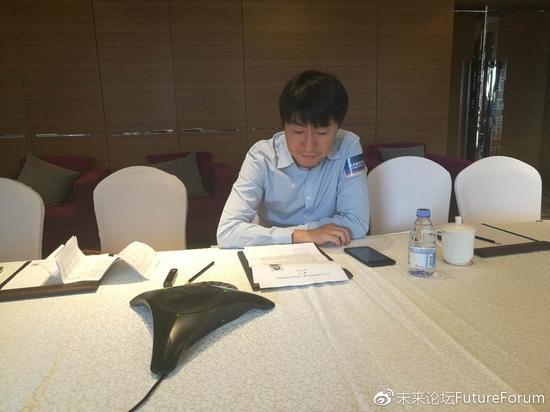未来论坛青年理事王皓毅电话连线施一公教授