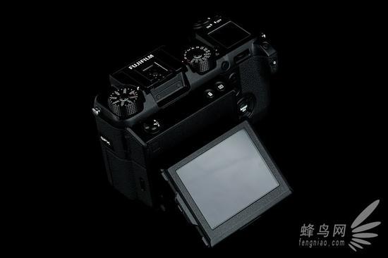 富士GFX50s未装载取景器,机身背面的液晶屏