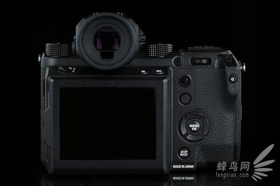富士GFX50s装载取景器之后的机身背面(取景器可拆)