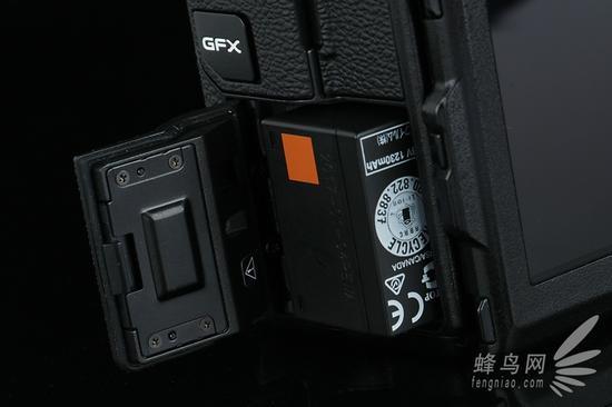 富士GFX50s的电池舱