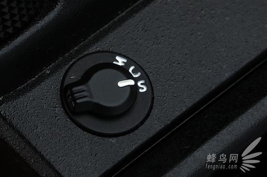 富士GFX50s屏幕上方的对焦模式拨杆