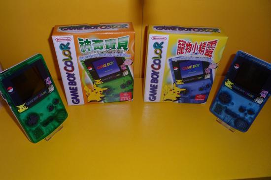 (万信代理的中文版 GameBoy,图片来源:Consolevariations)