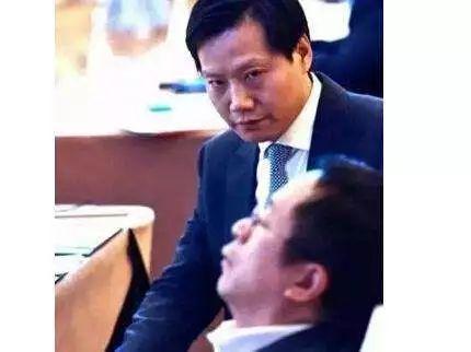 图:雷军和周鸿祎的同框总会成为媒体的焦点