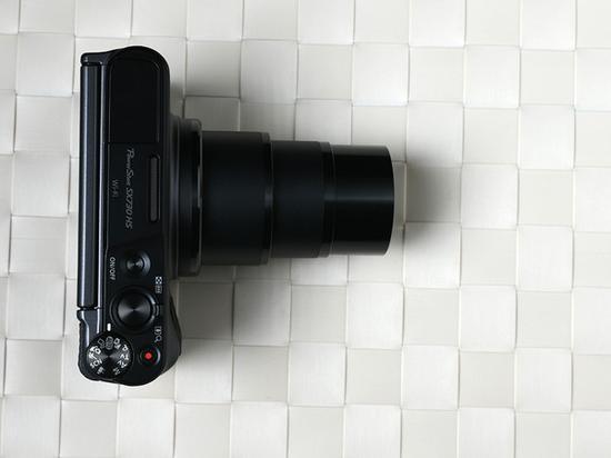 佳能SX730 HS镜头最大长度(变焦到等效960mm)