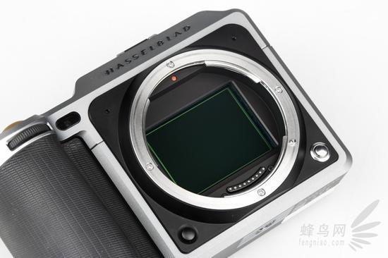 哈苏X1D采用的5000万像素中画幅传感器