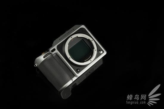 哈苏X1D机身搭载的5000万像素中画幅传感器