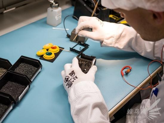 哈苏X1D采用纯手工制造工艺