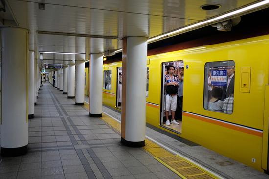 焦距:23mm 光圈:f/2.0 ISO感光度:200