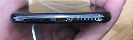 iPhone X掉漆(图源:@小栗KomLee)