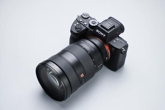 索尼全画幅微单A7RM3