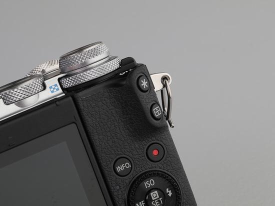 佳能EOS M6机背指柄加入两功能按钮