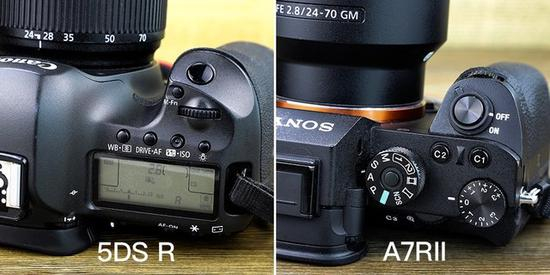 操控方面,高像素单反(左)相较微单(右)还是要更加完善