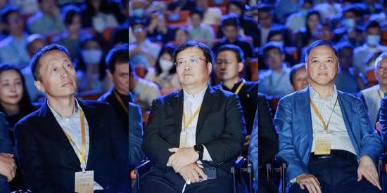 左起:万科集团董事长郁亮、碧桂园总裁莫斌、富力地产董事长李思廉等出现在天猫好房成立暨阿里易居联合战略发布会上