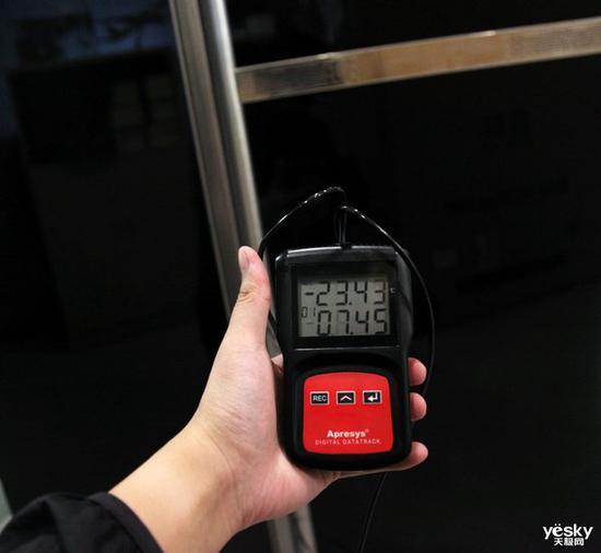 智能双温度记录仪