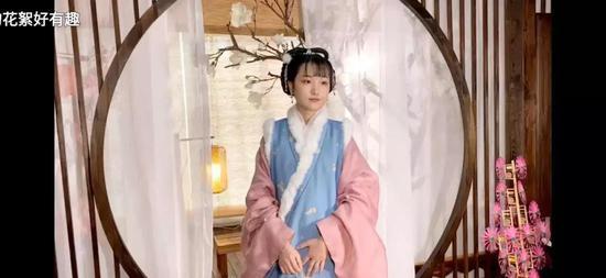 微博博主云豆豆嗳视频中穿的便是明制汉服
