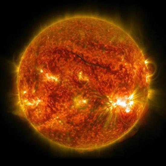 在2014年10月26日爆发的巨型耀斑(图片来源:NASA/SDO)