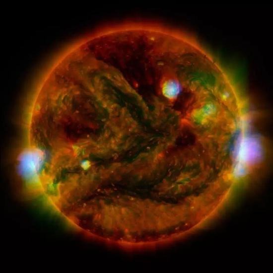 使用X射线和极紫外波段观测合成的日冕图像(图片来源:NASA)