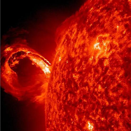 图3 美国SDO卫星观测到的日冕物资抛射(CME)图(图片来自网络)