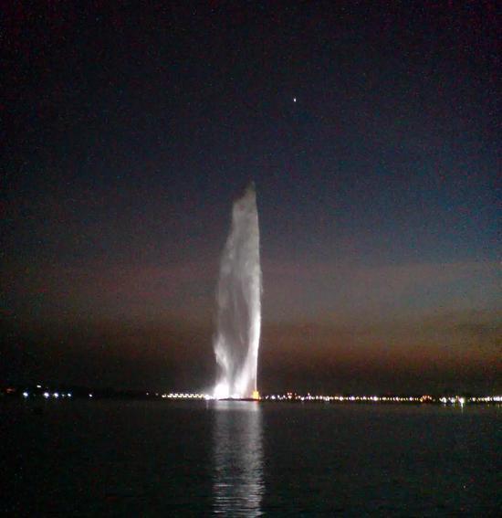 中子星碰撞后的喷流堪比宇宙“喷泉”。图片来源:Wikimedia Commons|Ammar shaker