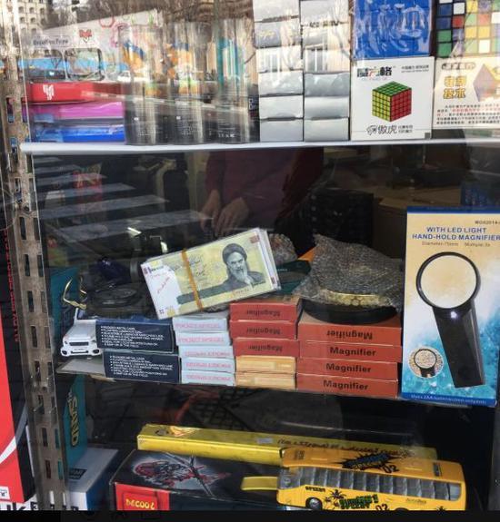 伊朗街边小店也有很多中国商品。墨腾团队拍摄。