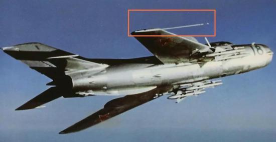 这架超音速战斗机米格-19将空速管放在了翼尖(图片来源:《Mikoyan MiG-19:Famous Russian Aircraft》,Gordon, Yefim)